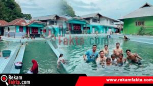 Viral di Maluku, Buka Pintu Rumah Langsung Bisa Berenang di Sungai Jernih