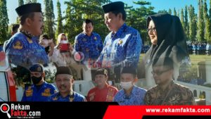 Usai Apel Korpri, Sekda Boalemo Serahkan SK Pensiun dua ASN