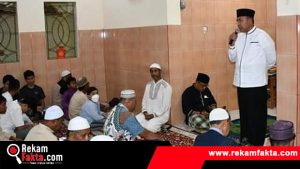 Sholat Tarwih Berjamaah di Modelomo, Demikian Pesan Bupati Anas