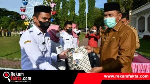 Usai Apel di Alun-alun, Anas Jusuf Serahkan SK P3K