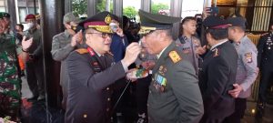 Puncak Acara Hari Bhayangkara ke 76, Danrem 133/NWB Beri Kejutan Kapolda Gorontalo