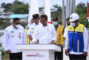 Kunjungi Kepulauan Kei, Presiden Jokowi Resmikan Jembatan Waer Fair Kota Tual dan Serahkan Bansos BBM