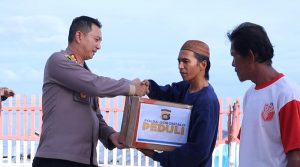 Kapolres Boalemo Salurkan 100 Sembako Kepada Nelayan Yang Ada di Kecamatan Tilamuta