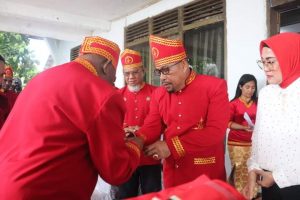 Gubernur Maluku Murad Ismail dianugerahi gelar adat BARDINGIL MAS