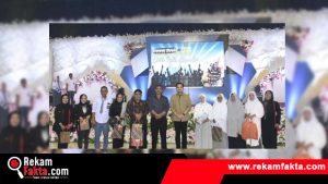 Ryan Kono Lantik Pengurus IKBA SMK Negeri 1 Gorontalo Saat Menghadiri Malam Inagurasi