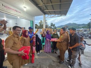 Pemda Boalemo Bersama PemProv Gorontalo Salurkan Bantuan Kepada Korban Kebakaran