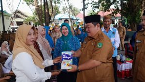 TP.PKK Kabupaten Boalemo Serahkan Bantuan Kepada Anak Lokus stunting