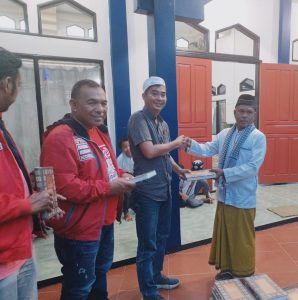Memaknai Bulan Ramadhan, PSI Maluku Bagikan Al-Qur’an Bagi Santri Di Kecamatan Nusaniwe
