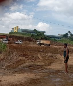 Aktivitas Pengangkutan Material Tanah di Ring Road Dua Manado Dianggap Membahayakan