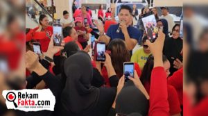 Ronnie Sianturi di Serbu Ibu-Ibu Saat Hadiri Acara Zumba di Citimall Gorontalo