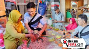 Pedagang di Pasar Potanga Kagum Dengan Kesederhanaan Ronnie Sianturi