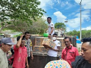 Ampuh Hungayonaa dan Lazismuh Salurkan 400 karton Air Mineral untuk Warga Terdampak Kekeringan