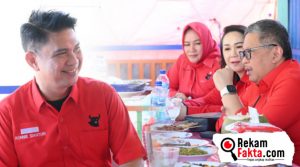 Ronnie Sianturi Dampingi Sekjen DPP PDI-P Makan Siang Bersama