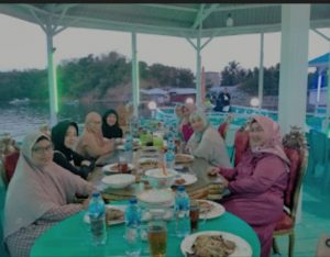 Ketua TP.PKK Boalemo Gelar Buka Puasa Bersama Pengurus PKL