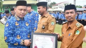 PJ Sekda Boalemo Beri Apresiasi kepada 3 Kepala Desa Yang Tuntas 100% Rekam KTP Electronik