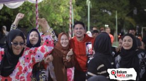 Masyarakat Kecamatan Suwawa Terkesan Dengan Keramahan Ronnie Sianturi