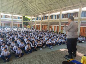 Cegah Kenakalan Remaja, Sat Binmas Polresta Gorontalo Kota, Beri Pembinaan Untuk Siswa SMP Negeri 1