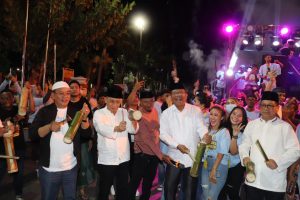 Fikram Salilama Bersama Ratusan Warga Ramaikan Tradisi Koko’o di Gorontalo