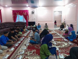 Ketua DPRD Boalemo Gelar Buka Puasa Bersama Anak Yatim