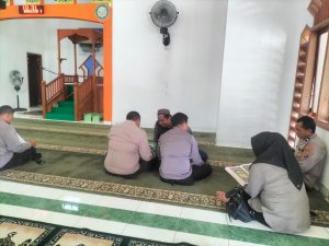 Tidak Laksanakan Apel Pagi,Personil Polresta Gorontalo Kota Kena Sanksi Membaca Alquran