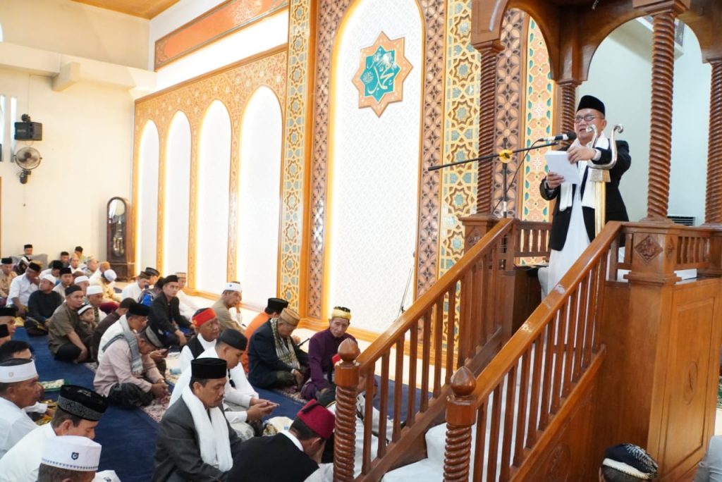 Walikota Gorontalo Sampaikan Pesan Menarik Saat Jadi Khatib Solat Idul Fitri