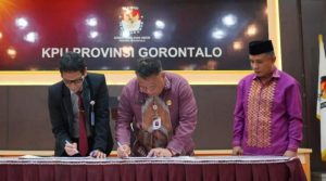 Gelar Acara Serah Terima Jabatan, Sekretaris KPU Provinsi Gorontalo Resmi Diganti