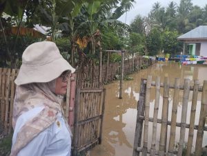 Bupati Merlan Gandeng Para Kadis dan Tim Medis Tinjau Banjir di Bonbol