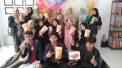 Dosen dan Mahasiswa Unisan Kunjungan Edukatif ke UMKM Bilal Mekar Snack