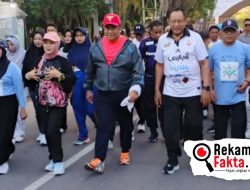 Rachmat Gobel Jalan Santai Bareng Warga di Car Free Day Limboto