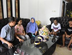 Tepati Janji, Wali Kota Adhan Sekolahkan Dua Anak Mantan Badut Jalanan